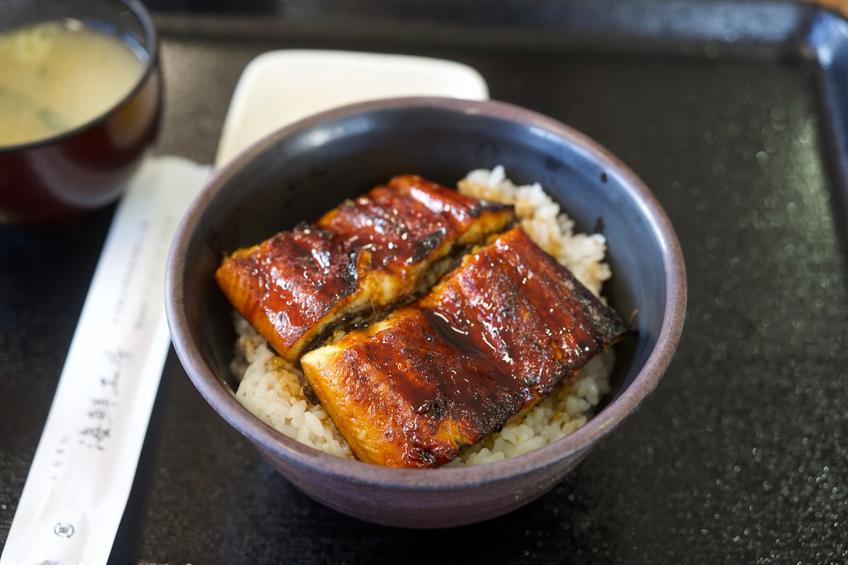 土用の丑の日2026、うなぎはどこで買うのが一番お得?スーパー・コンビニ・専門店・通販を徹底比較|今年は7月26日・二の丑なし