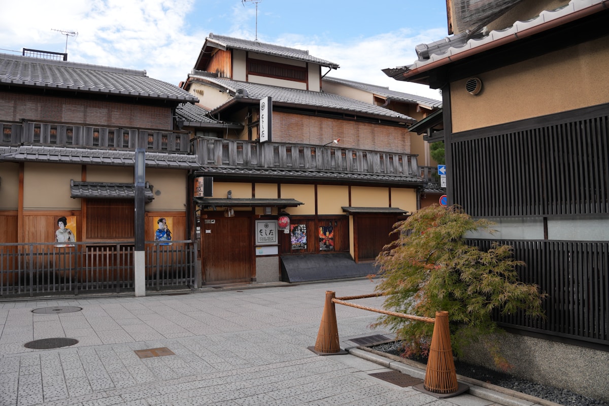 【2026年版】京都・祇園河原町の町家カフェ完全ガイド10選｜江戸期の揚屋から築120年の京町家まで