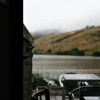 梅雨の憂うつをカフェで解消！雨の日に「行きたくなる」過ごし方7選【2026年版】