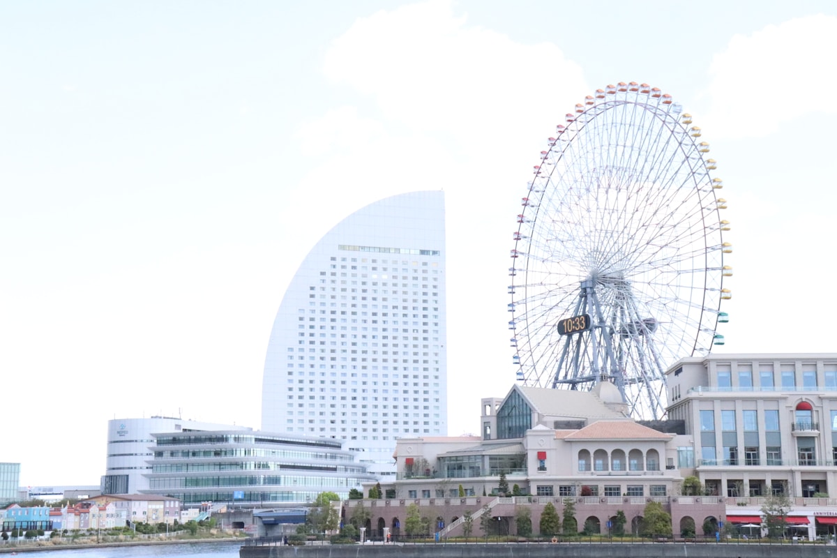 【2026年最新】横浜みなとみらいのカフェ完全ガイド|絶景・テラス・落ち着ける名店を目的別に