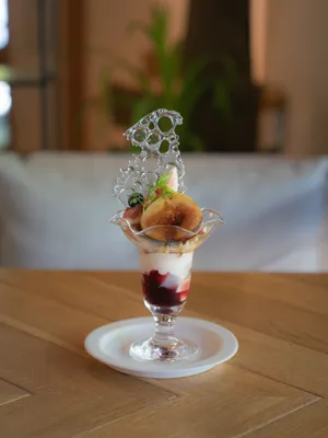 秋香る、いちじくとピスタチオのパフェ新登場。ブラックペッパーが引き立てる大人の味わい。【駿府の工房 匠宿】