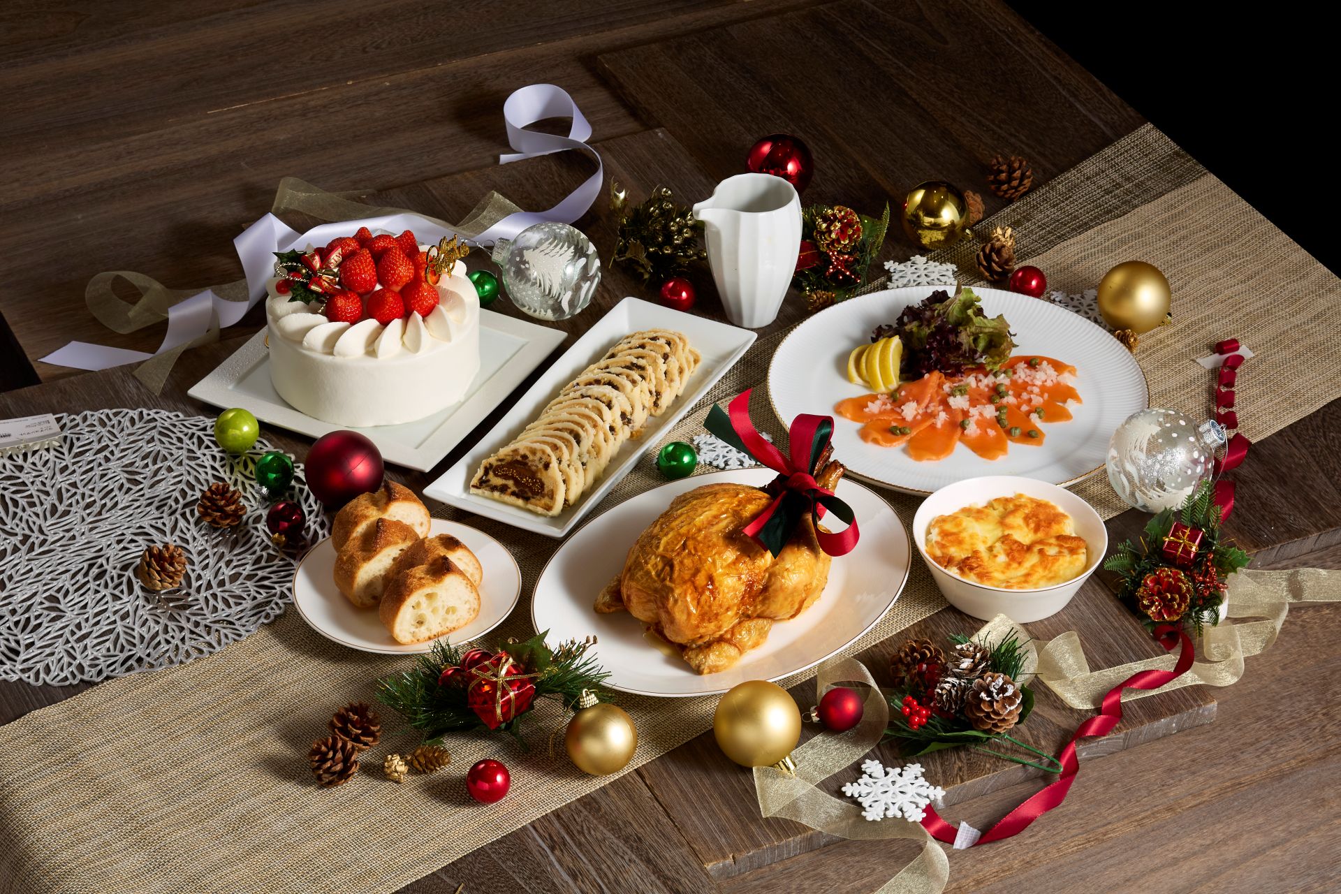 【明治記念館】“本格フレンチやケーキをご自宅で愉しむクリスマスフレンチディナーセットやバスケットを各種ご予約受付中!” 総料理長監修のコース料理やパティシエ特製ケーキで贅沢なひとときを