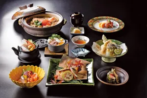 【明治記念館】“旬の味覚を五感で堪能！”　芳醇な香りが魅力の松茸を土瓶蒸しや天麩羅、小鍋等で愉しめる「松茸づくし会席（36,300円・税サ込）」を懐石料亭「花がすみ」にて期間限定でご提供します