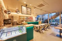 THREE TEA CAFE トレインチ自由が丘店の画像