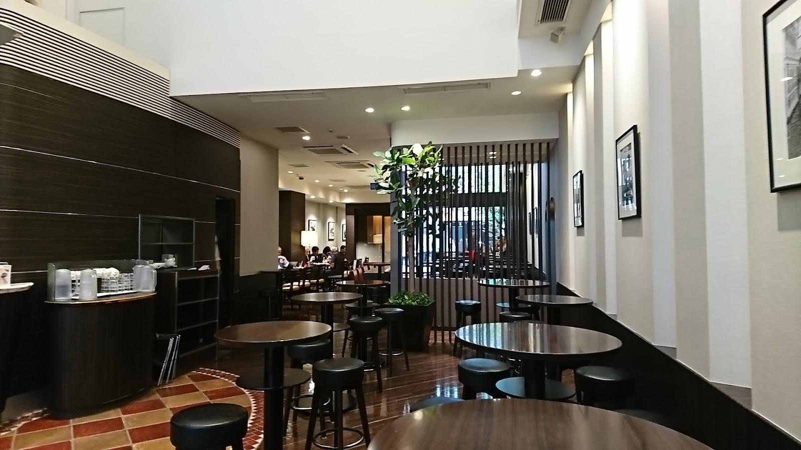 エクセルシオール カフェ ｔｈｅ ｂ 赤坂見附店の画像