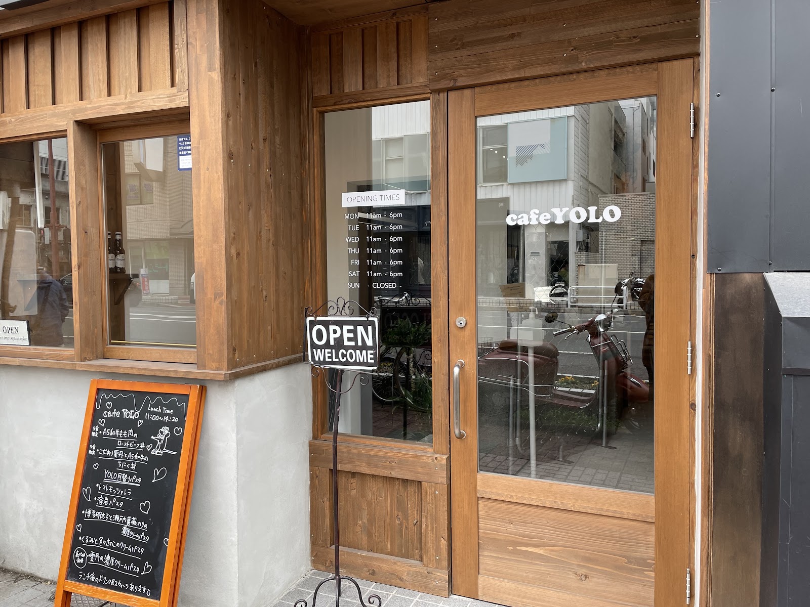 cafe YOLO 松山の画像