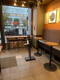 スターバックス コーヒー アクセス表参道店の画像